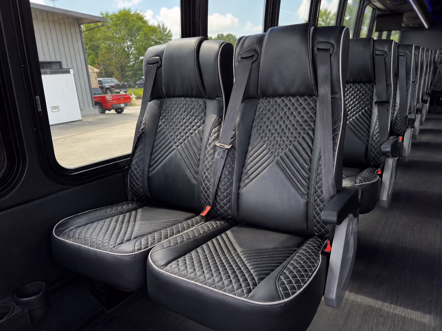 guest shuttles from fayetteville regional airport to your venue